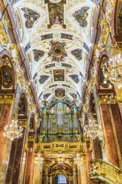 Jasna Gora, Polonya - 25 Nisan 2023 Back Organ Jasna Gora Yeni Siyah Madonna Evi Czestochowy Polonya. Siyah Madonna, M.S. 326 yılında keşfedilen bir Polonya sembolüdür..