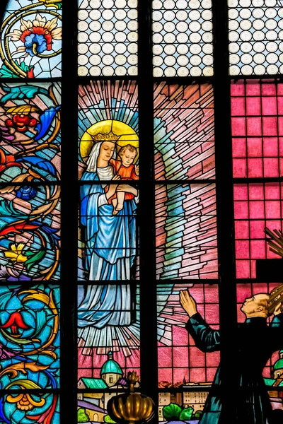 Krakow Polen April 2023 Colorful Preist Praying Virgin Mary Baby – stockfoto