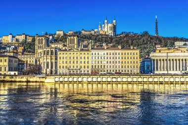 Soane Nehri Yansıması St John Baptist Katedrali Notre Dame Bazilikası Şehir Merkezi Lyon Fransa 'dan.