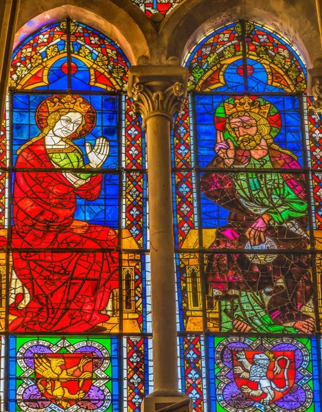 リヨン フランス 2022年1月5日聖母マリアイエス キリスト古いステンドグラス聖ヨハネ大聖堂リヨンフランス 治承4年 1180年 に大聖堂が始まり 文明13年 1480年 — ストック写真