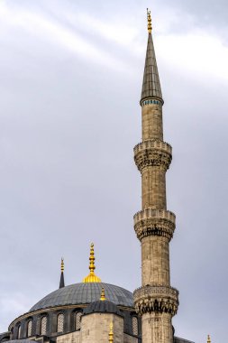 Mavi Cami İstanbul Minaresi Türkiye. Mavi Cami ya da Sultan Ahmed Camii, Osmanlı Türkleri tarafından 1616 yılında inşa edilmiştir. Minareler namazın kılındığı yerlerdir..
