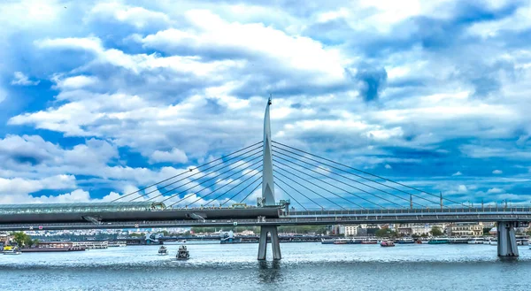 Bridge Waterway Ships Stambuł Turcja Most Łączy Europę Lewej Stronie — Zdjęcie stockowe
