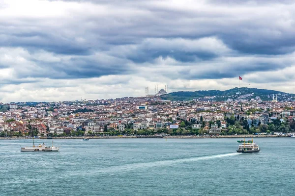 Asia Side Flag Mosquée Bateau Voie Navigable Istanbul Turquie Pont — Photo