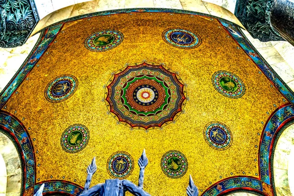 Colorful Golden Mosaic Kaiser Wilhelm German Octaganol Domed Fountain Pavilion — Stock Photo, Image