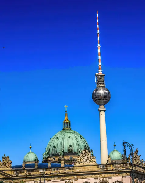 Zwei Kreuze Berliner Fernsehturm Fernsehturm Und Berliner Dom Der Turm — Stockfoto