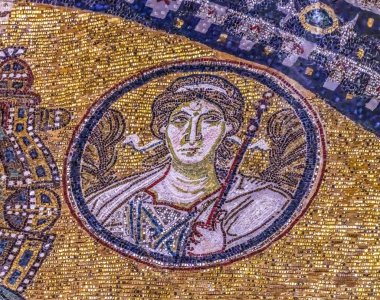 İstanbul, Türkiye - 10 Mayıs 2023 Melek İsa Mozaik Girişi Ayasofya Camisi İstanbul Türkiye. İmparator Justinian M.Ö. 537 'de Konstantinopolis katedrali inşa etti. 1000 yılı aşkın süredir en büyük Hristiyan kilisesi. Mozaik M.S. 800-900 yılları arasında kuruldu.. 