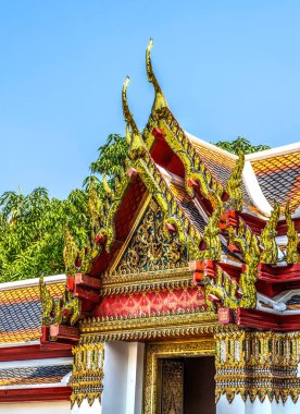 Altın Kırmızı Buda Yardım Sarayı Wat Pho Po Tapınağı Kompleksi Bangkok Tayland. 1600 'lerde yapılmış. Tayland 'daki en eski tapınaklardan biri..