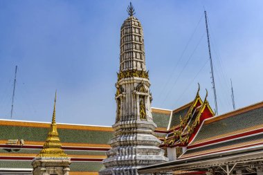 Prang Tower Phra Rabiang Wat Pho Po Tapınağı Kompleksi Bangkok Tayland. Tapınak 1600 'lerde inşa edildi. Phra, Tayland 'ın dört bir yanından birçok tarihi bütçe içeriyor..