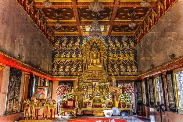 Μπανγκόκ Ταϊλάνδη Φεβρουαρίου 2023 Πολύχρωμο Golden Buddha Διακόσμηση Κύρια Αίθουσα — Φωτογραφία Αρχείου