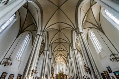 Berlin, Almanya - 8 Mayıs 2023 Dome Glass Berlin Katedrali Berlinli Dom Berlin Almanya. Almanya 'daki en büyük Protestan Kilisesi. 1894 ile 1905 yılları arasında Kaiser Wihelm II için inşa edilmiş ama kilise 1400 'lere dayanıyor. Savaştan sonra yenilendi.
