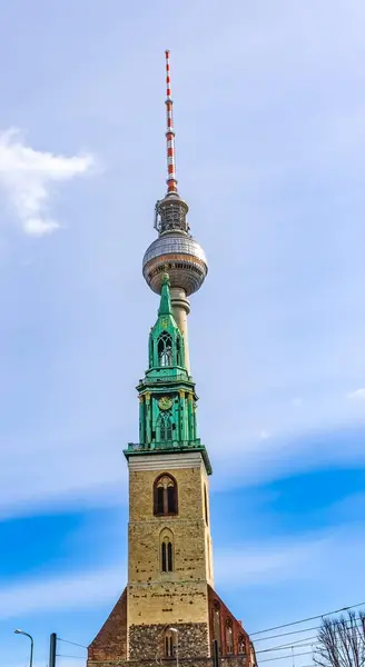 Tower Fernsehturm Iglesia Santa María Marienkirche Alexanderplatz Berlín Alemania Iglesia — Foto de Stock