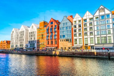 Renkli İç Liman Port Motlawa Nehri Eski Gdansk Polonya Kasabası. Eskiden Danzig olarak bilinen şehir..