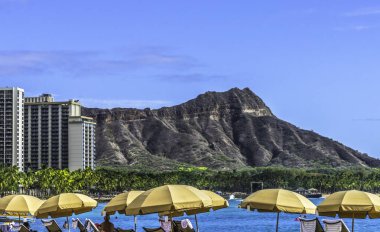 Renkli Waikiki Sahili Şemsiyeleri Yüzücüler Diamond Head Otelleri Honolulu Hawaii