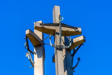 Üç Haç Anıtı Dayanışma Meydanı Polonya. 1970 'lerdeki Dayanışma grevi Polonya' nın özgürlüğünün düşmesine yol açtı. Tersane işçilerinin 1980 'de açtığı anıt..