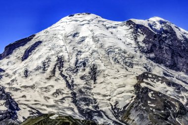 Mount Rainier, Crystal Mountain Gözcüsü Pierce County Washington. Rainier Dağı 4000 feet 'in üzerinde, üstünde krater var. Kristal Dağ Rainier Dağı 'nın yanında bir kayak merkezi.