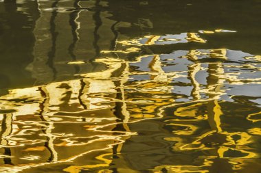 Coloful Su Yansıması Soyut Bahçe Kinkaku-Ji Rokuon-Ji Altın Pavyon Zen Budist Tapınağı Parkı Kyoto Japonya. 1397 Dünya Mirası Alanına Ait.