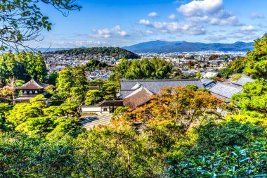Renkli Kannon Hall Rock Garden Ginkakuji Gümüş Pavyonu Zen Budist Tapınak Parkı Şehir Parkı Kyoto Japonya. Jishoji Parlayan Merhamet Tapınağı olarak da bilinir. 1460 yılında Ashikaga Yoshimasa tarafından inşa edildi..
