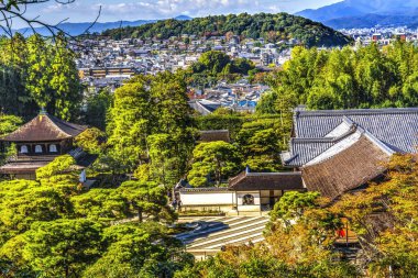 Renkli Kannon Hall Rock Garden Ginkakuji Gümüş Pavyonu Zen Budist Tapınak Parkı Şehir Parkı Kyoto Japonya. Jishoji Parlayan Merhamet Tapınağı olarak da bilinir. 1460 yılında Ashikaga Yoshimasa tarafından inşa edildi..