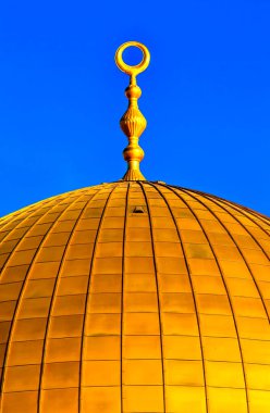 Kaya Kubbesi İslam Camii Tapınağı Kudüs Dağı 'nı tasarladı. 691 'de inşa edildi. İslam' ın en kutsal yerlerinden biri..