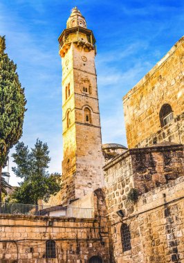 Ömer İslam Camii 'nin İslami Minare Camii Kudüs İsrail. 637 yılında Arap Caiph Omar İbn Hatab tarafından Kutsal Mezar Kilisesi 'nin önünde inşa edildi.. 
