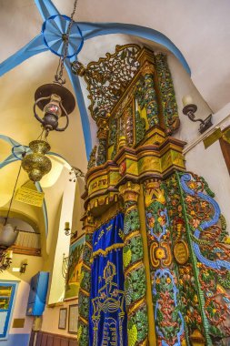 Tsefat, İsrail - 21 Kasım 2016 Torah Ark Ashkenazi Ari Sinagogu Tsefat İsrail Sinagogu 'nu korudu. Ünlü Kabbala Haham Issac Luria tarafından 1500 'lerde yaratıldı. 