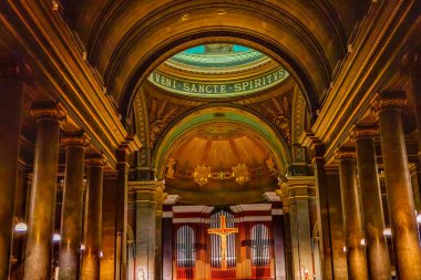 Lyon, Fransa - 7 Ocak 2022 Basilica Kubbesi Aziz Pothin Kilisesi Lyon Fransa. 1800 'lerde yeniden inşa edilmiş. Saint Pothin 'e ithaf edilmiştir. Birinci yüzyıl Lyon piskoposu ve Galyalı Katolik Aziz..