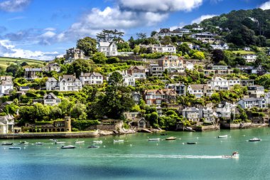 Renkli Küçük Tekne Dartmouth Kingwear Liman Nehri Dartı Devon İngiltere. 