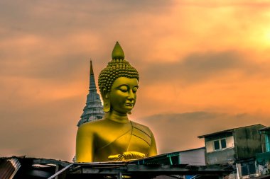 Kanal Kenar mahallelerinden Büyük Buda Stupa Wat Paknam