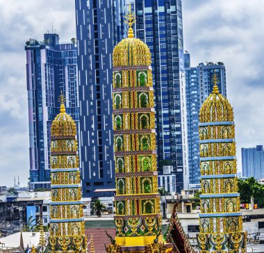 Altın Üç Kuleler Waramartaya Punthasatharam Tapınağı Kuhn Chan Tapınağı Bangkok Tayland. Tapınak 1800 'lerin başında kuruldu..