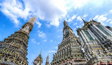 Coloful Merkez Prangs Tapınağı Kompleksi Wat Arun Şafak Kompleksi Bangkok Tayland Tapınağı. 1600 'lerde yapılmış. Tayland 'daki en eski tapınaklardan biri..