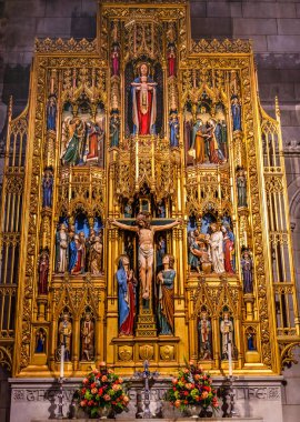 Washington DC ABD - 19 Temmuz 2024 Altar İsa 'nın çarmıha gerilmiş heykeli St. Peter Ulusal Katedrali ve St. Paul Episcopal Kilisesi Washington DC. İnşaat 1893 Kongre tüzüğüne dayanılarak 1907 'de başladı..