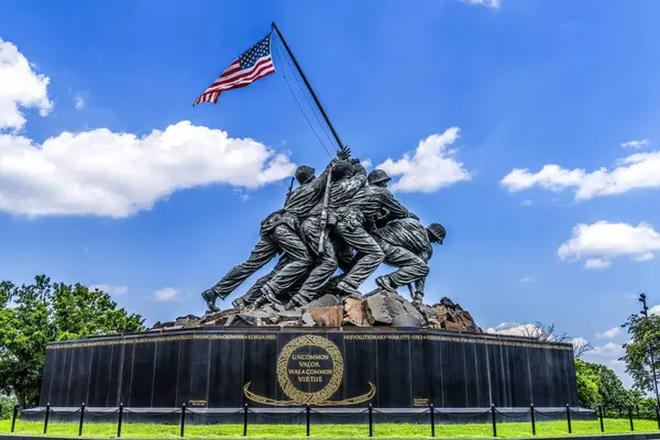 stock image The Marine Corps War Memorial Washington DC. Memorial shows the Raising of the Flag at Iwo Jima in World War II  Washington DC  Statue finished in 195