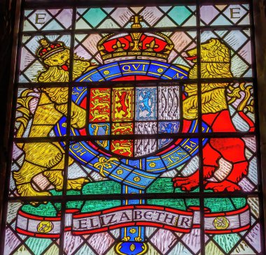 Londra, Birleşik Krallık - 16 Ocak 2017 Kraliçe Elizabeth 11 Armalı Cam Lekeli 13. yüzyıl Bölümü Westminster Abbey Kilisesi Londra.  