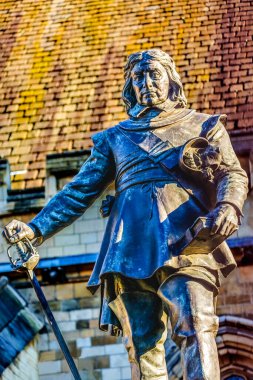 Oliver Cromwell heykel evleri parlamentosu Westminster Londra İngiltere'nin. Avam Kamarası dışında 1899, Hamo Thornocroft tarafından heykel inşa. Oliver Cromwell 1650s İngiltere'de iç savaş devraldı diktatör, yapıldı. Bir genel o si