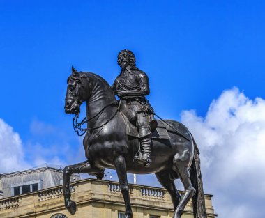 Kral Charles 1 Binicilik Heykeli Charing Cross Londra. İngiltere Kralı 1649 'u İngiliz İç Savaşı sırasında idam etti. Heykel 1675 'te iç savaştan sonra dikilmiş. Heykeltıraş Hubert Le Sueur 'un 1633 tarihli heykeli..