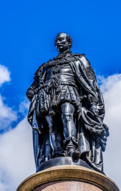 Prens Albert Heykeli Kraliyet Salonu Kensington Londra İngiltere. 1866 'da John Dunham tarafından yapılan heykel 1899' da Garden 'dan Hall' a taşındı. Prens Albert, Kraliçe Victoria 'nın ölen kocasıydı..