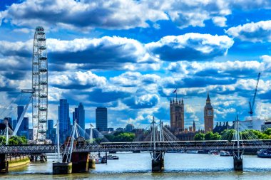 Altın Jübile Köprüsü Büyük Ben Parlamentosu Dönme dolabı Westminster Londra İngiltere.  