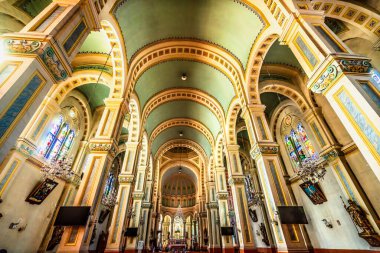 Tianjin, Çin - 10 Ekim 2024 Renkli Bazilika St Joseph Katedrali Xikai Kilisesi Tianjin Çin. Roma Katolik Kilisesi 1916 'yı inşa etti. Yok Edilmiş Kültür Devrimi, 1980 'de yeniden inşa edildi..