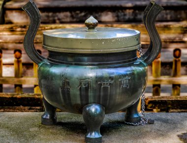 Tütsü Burner Grave Ganjin Jianzhen Toshodaiji Budist Tapınağı Nara Japonya. 759 Nara Dönemi Tang Hanedanı 'nda Çin' in ilk Budist keşişi Jianzhen Ganjin tarafından Japonya 'ya ulaşmak için kurulan tapınak. UNESCO Dünya Mirası Alanı. Sözleşmeler diyor ki Tüm Dünya Incen alıyor