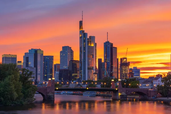 Frankfurter Skyline Bei Sonnenuntergang — Stockfoto