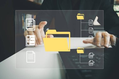 Memur laptop yönetici dosyaları, Belge Yönetim Sistemi DMS, Çevrimiçi belge veritabanı yönetimi, sistemi yönetmek için otomatik süreçler, ERP girişim verimliliği, iş teknolojisi.
