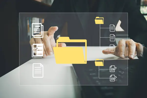 Memur laptop yönetici dosyaları, Belge Yönetim Sistemi DMS, Çevrimiçi belge veritabanı yönetimi, sistemi yönetmek için otomatik süreçler, ERP girişim verimliliği, iş teknolojisi.