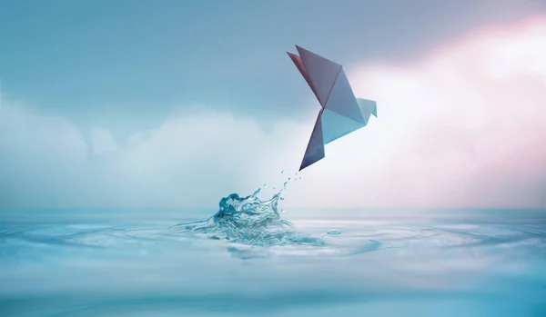 平和の概念 白い折り紙鳩やピジョンの自由を示すために概念的な写真は 空に水から飛んでいきます 国際世界平和の日 愛と希望 — ストック写真