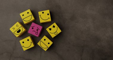 Zorbalık ve ırkçı kavram. Dünya Sosyal Sayısı. Stresli insan, başkalarının zorbalığına maruz kalıyor. Parodi ve gözdağı. Kötü yapmak ya da söylemek. Tahta kübün sunumu