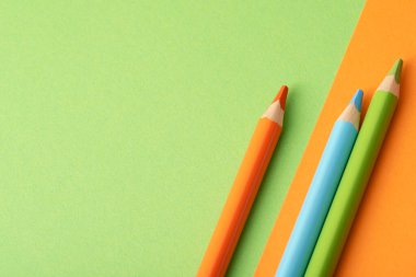 Renkli kalemler kapatın