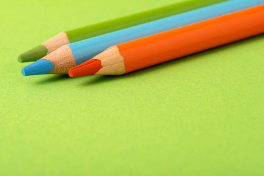 Renkli kalemler kapatın