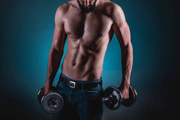 Poderoso Homem Musculoso Levantando Pesos Bonito Masculino Barbudo Jovem Hipster — Fotografia de Stock