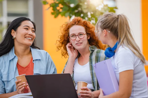 Smiling Young Female Students Campus — Stock Photo, Image