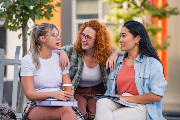 Happy Friends Students Spending Time Outdoors — Stock Photo, Image