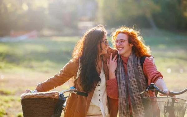 Two Girlfriends Green Park — Stock Photo, Image